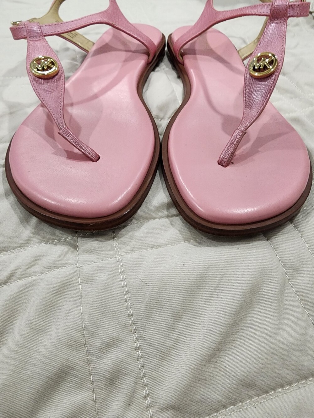 Michael Kors Mallory T-Strap Flat Sandals Pink Crosshatch Gold MK Medallion 8 - Picture 12 of 13